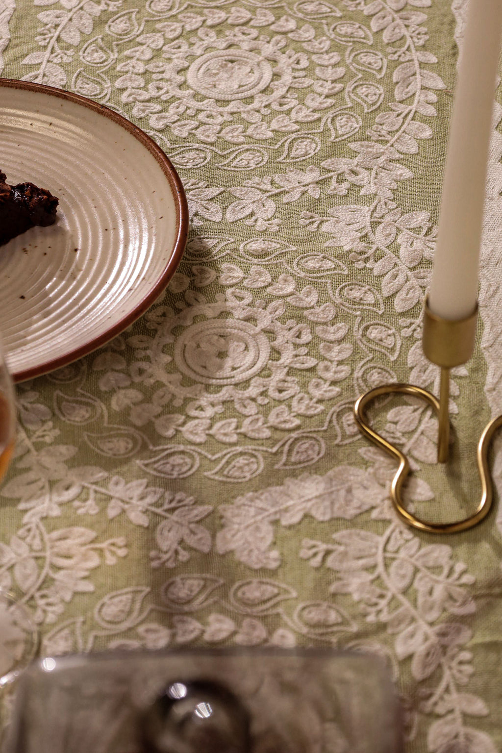 Green Blossom Table Runner